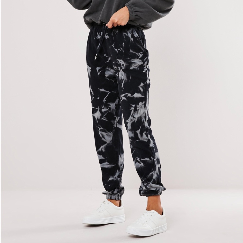 NEW Gray Tie-Dye 90’s Joggers Size 2